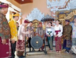 Hadiri Kegiatan UDG, Dr.H.Harmin Ramba,SE.MM., Dianugerahi Tanda Kehormatan Adat Bali